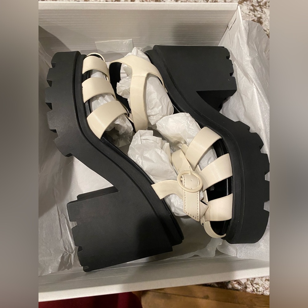 Abound Lug Chunky Sandals - Picture 5 of 9